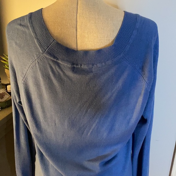 Lovers & Friends long sweater. Could be worn as a mini dress or with leggings. - Picture 3 of 4